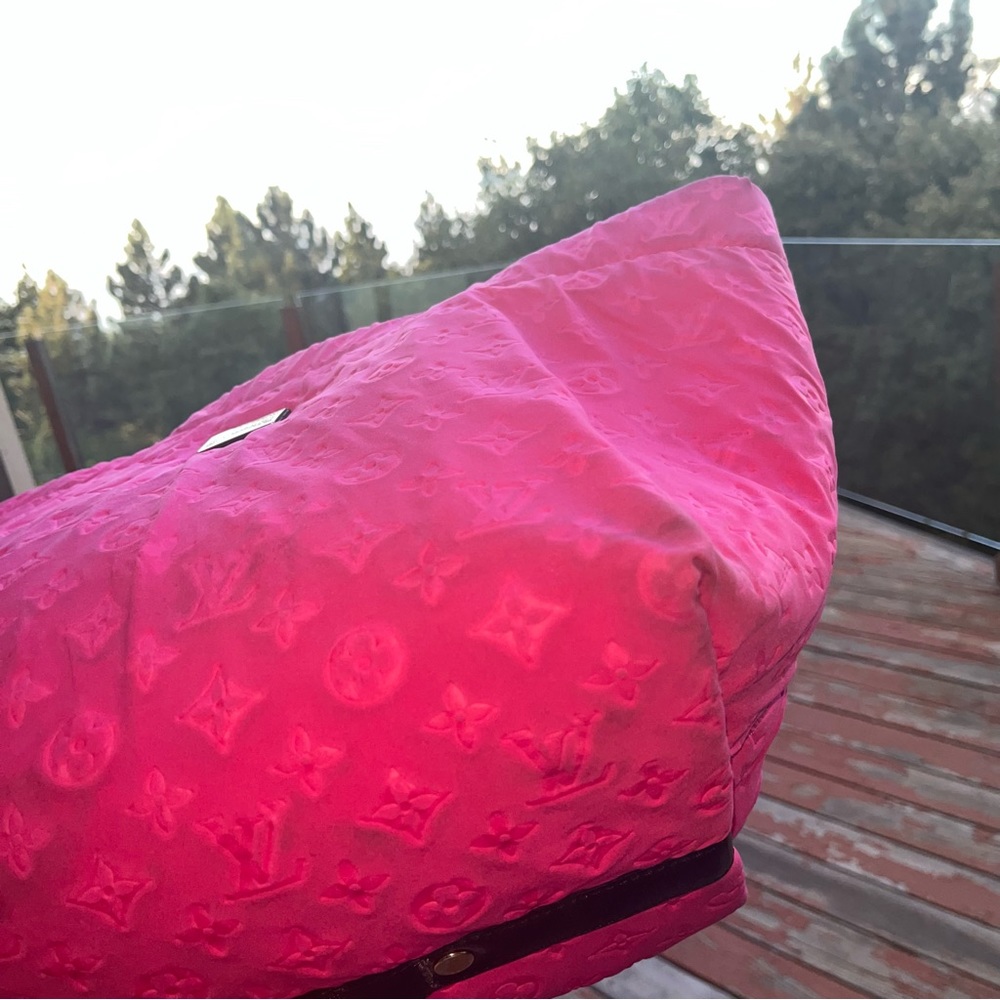 Louis Vuitton: Limited Edition Neoprene Scuba LV Monogram MM Tote Bag (Fuchsia) - Picture 13 of 17